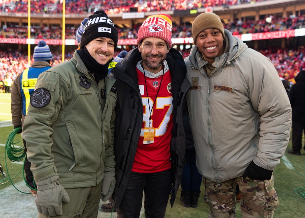 KC Chiefs recognize Whiteman AFB Airmen during the AFC Championship game