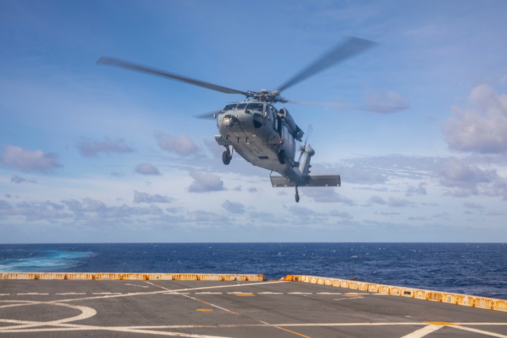 CH-53E lands on New York flight deck