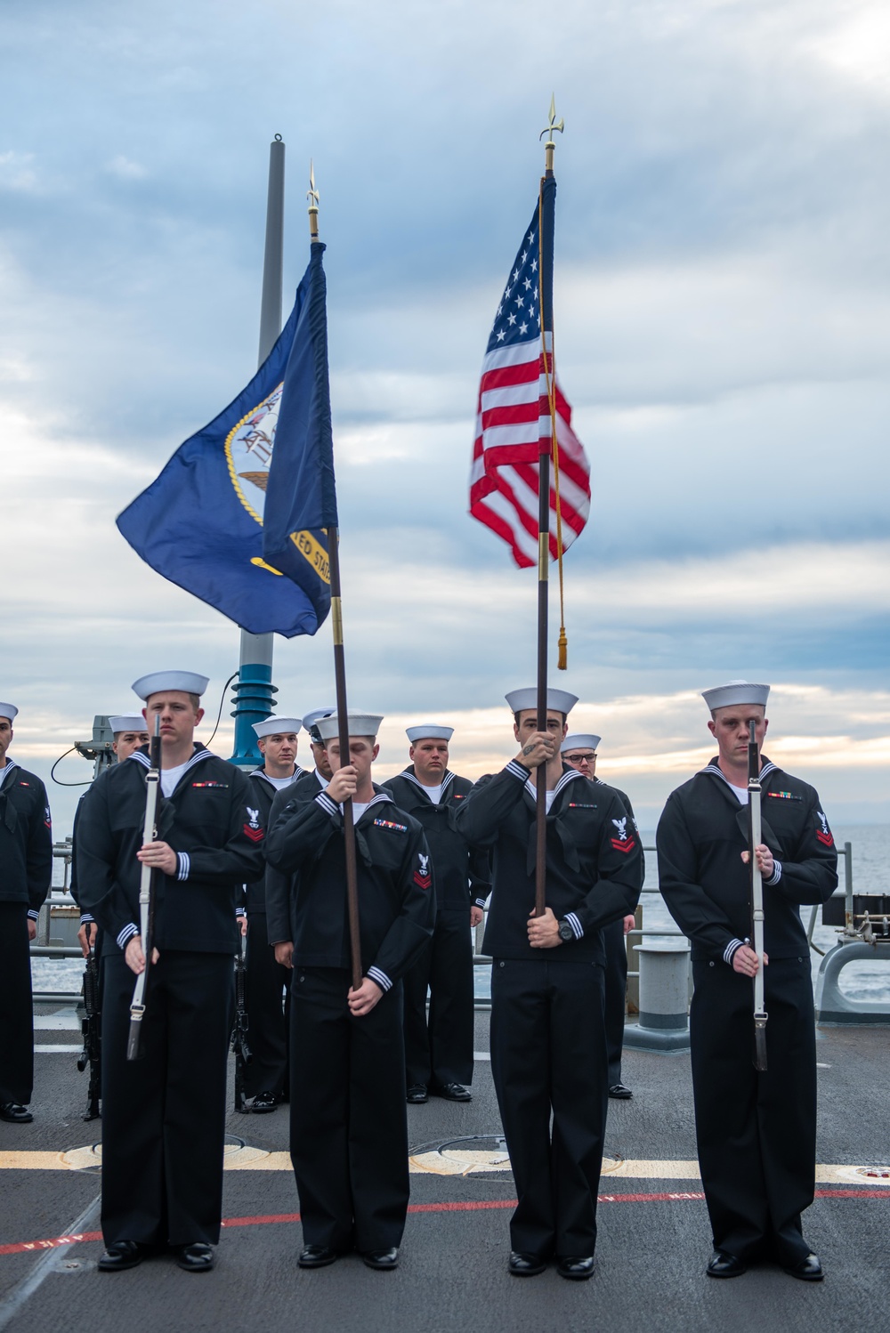 USS BUNKER HILL (CG 52)