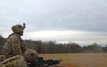 Strike Soldiers Qualify on M240 and M249