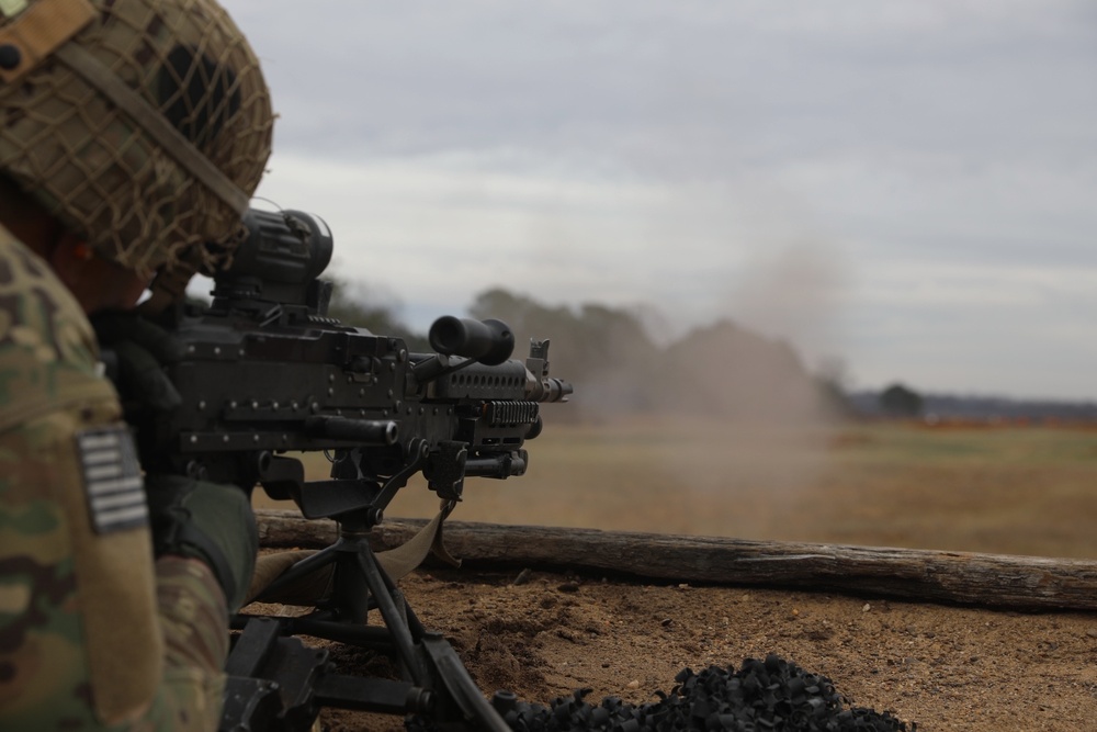 Strike Soldiers Qualify on M40 and M249