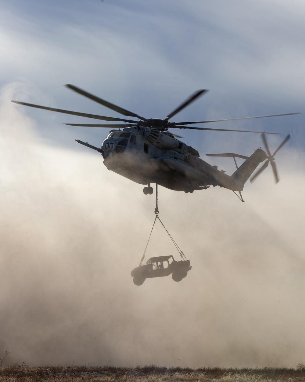 HMH-461 Marines transport Humvees with CH-53E Super Stallion helicopters