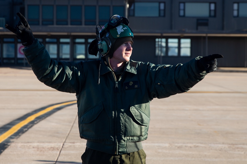 HMH-461 Marines prepare for a live-fire exercise