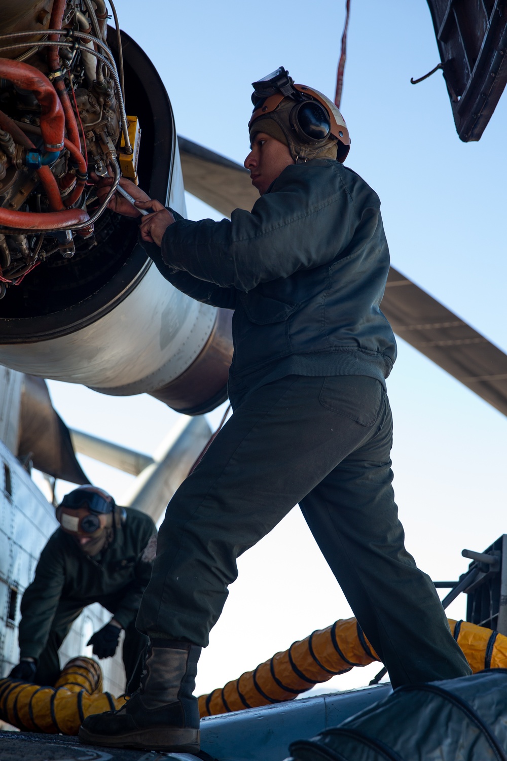 HMH-461 Marines prepare for a live-fire exercise