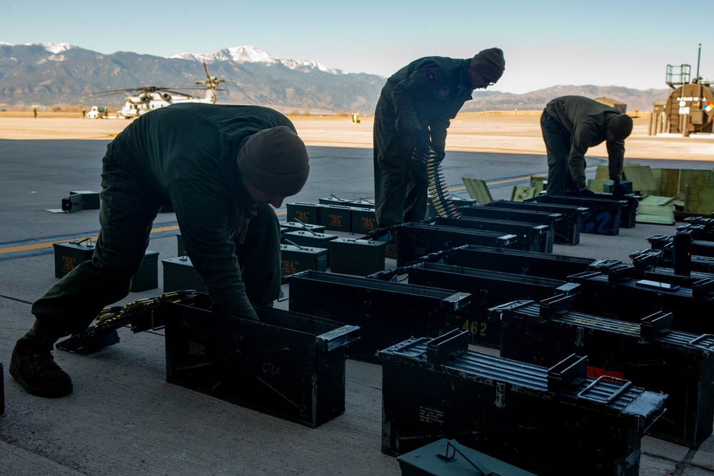 HMH-461 Marines shoot M2 machine guns and externally lift Humvees