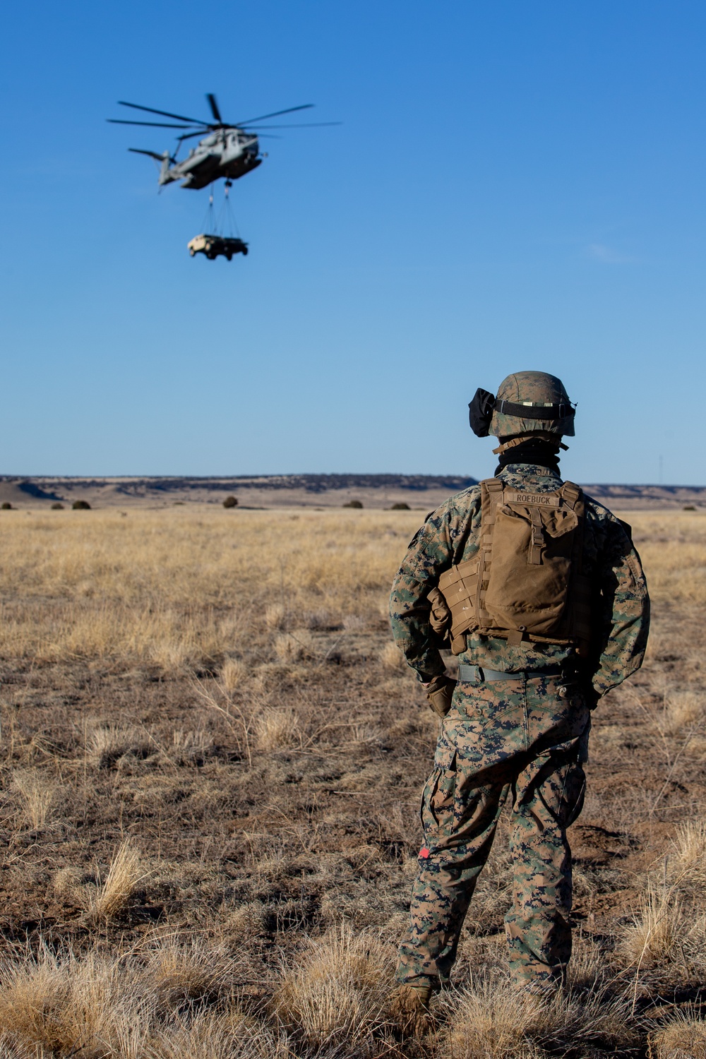 HMH-461 Marines shoot M2 machine guns and externally lift Humvees