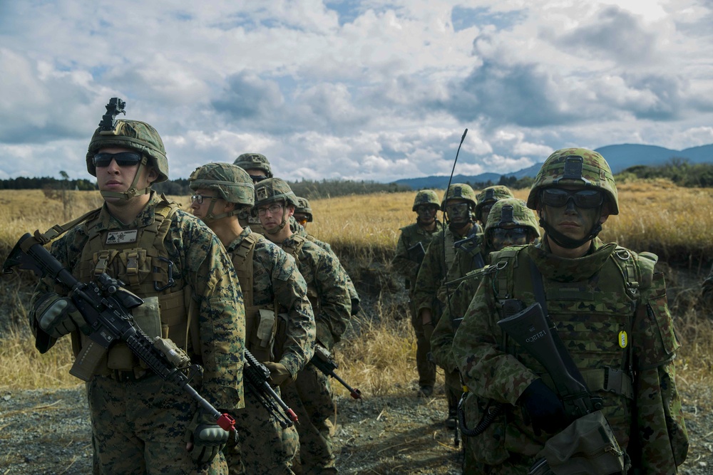 U.S. Marines, Japan Ground Self-Defense Force complete a bilateral vertical assault during Exercise Forest Light Western Army