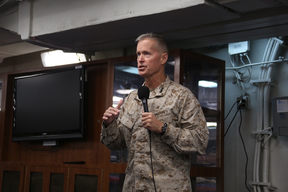 Lt. Gen. Mundy visits USS Bataan