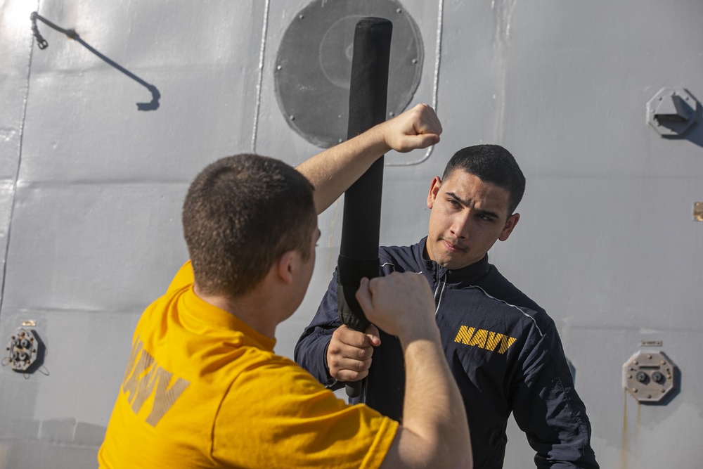 Sailors take part in SRF-B course