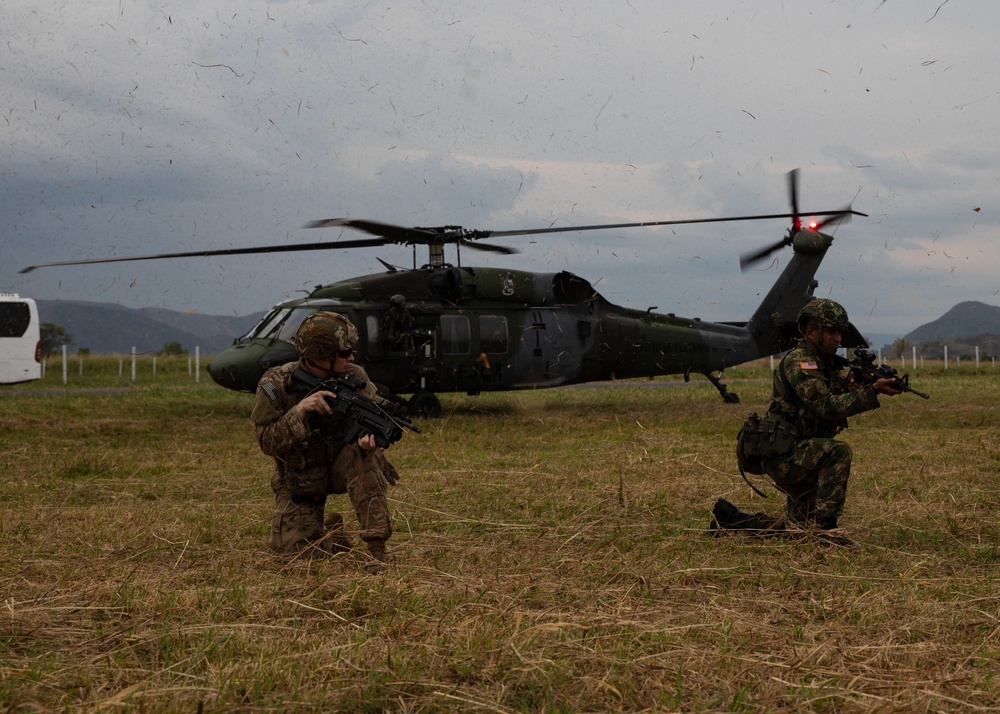 82nd Paratroopers train with Colombian partners during Dynamic Force Exercise