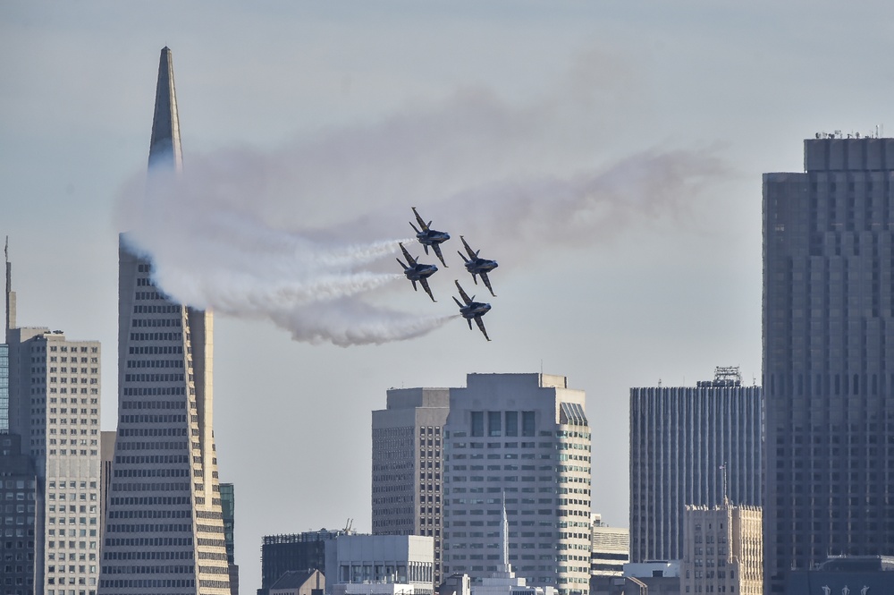 DVIDS - Images - Blue Angels Fly At Fleet Week San Francisco [Image 2 Of 2]