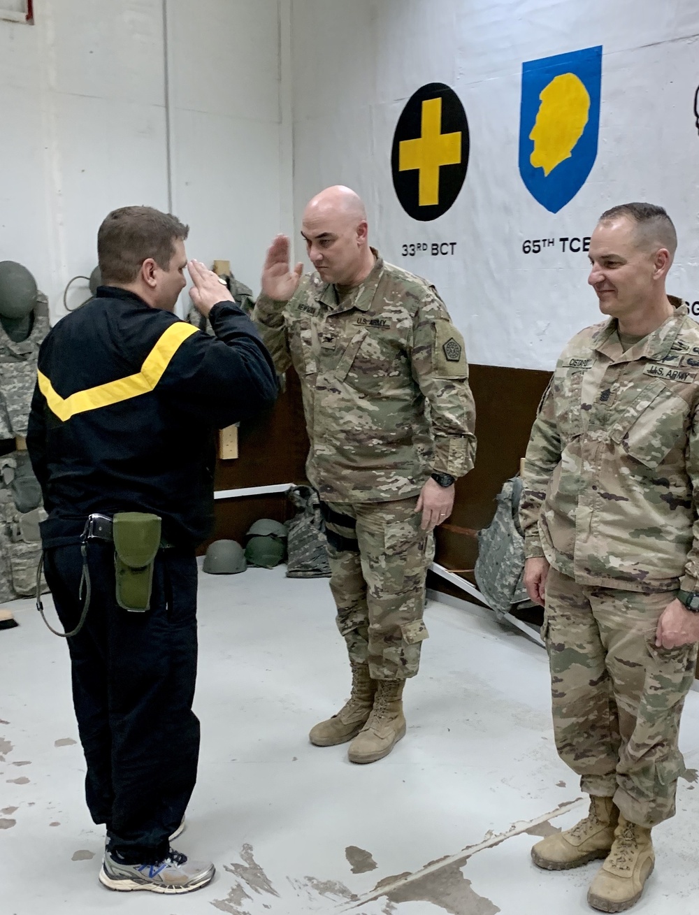 Deployed Illinois Soldiers awarded the Commander’s Coin of Excellence