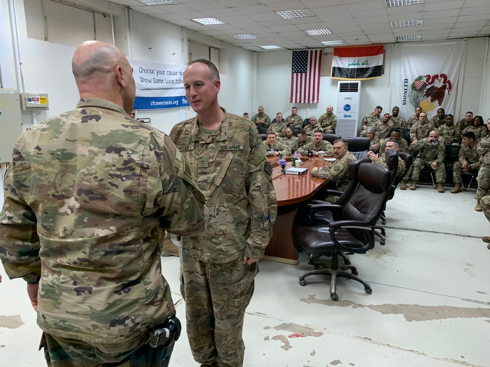 Deployed Illinois Soldiers awarded the Commander’s Coin of Excellence