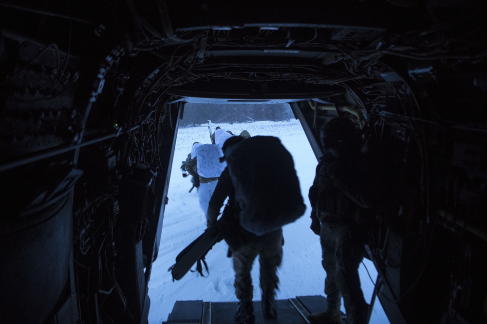 CV-22 Ospreys Conduct Night Operations at Emerald Warrior 20-1