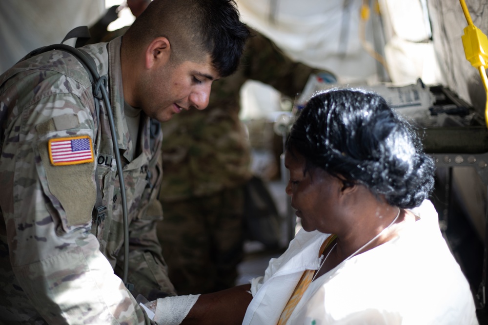 546th Area Support Medical Company Soldier bandages role player in Exercise Sudden Response 20