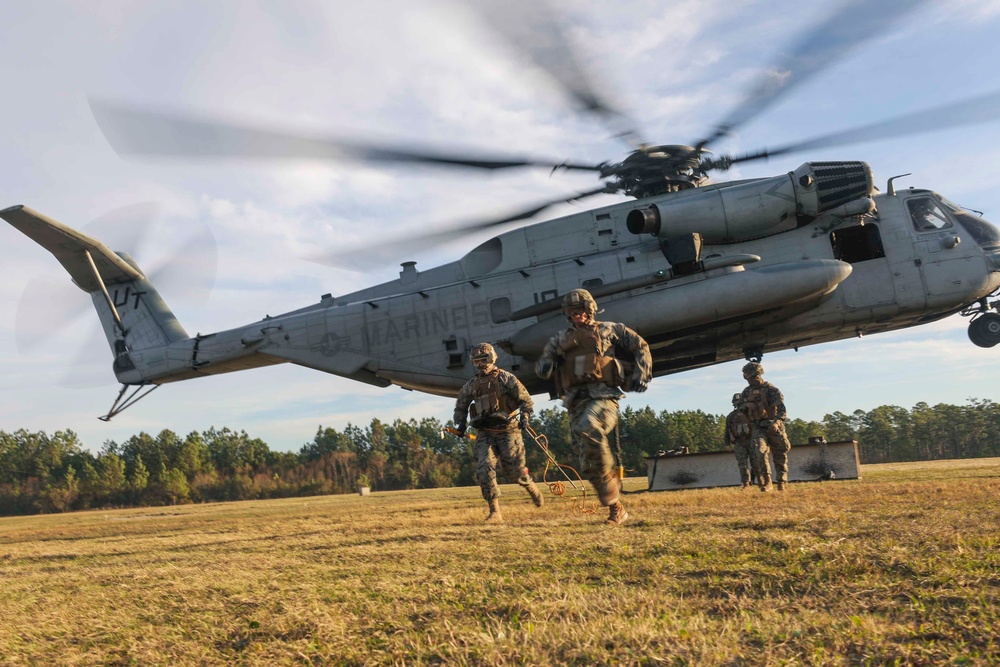 CLB 22 and 22nd MEU Helicopter Support Team Training