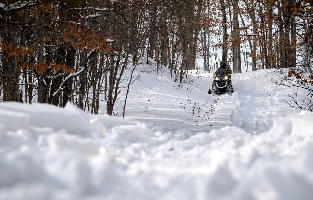 Special Tactics Airmen navigate snow at Emerald Warrior 20-1