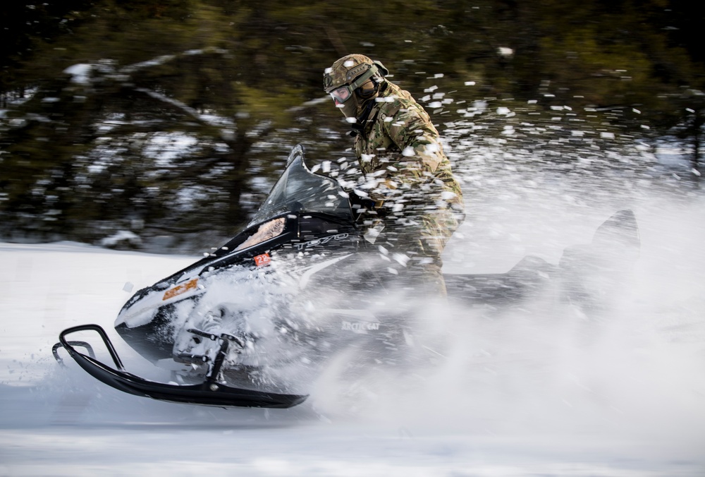 Special Tactics Airmen navigate snow at Emerald Warrior 20-1