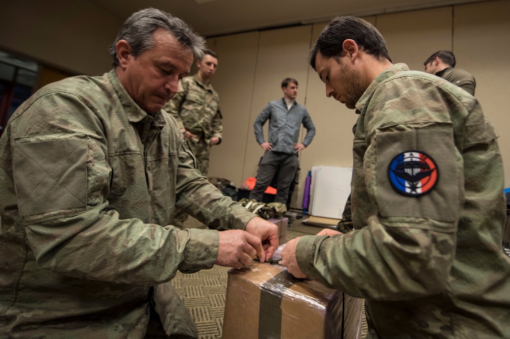 Combat Aviation Advisors teach French Air Force members at Emerald Warrior 20-1
