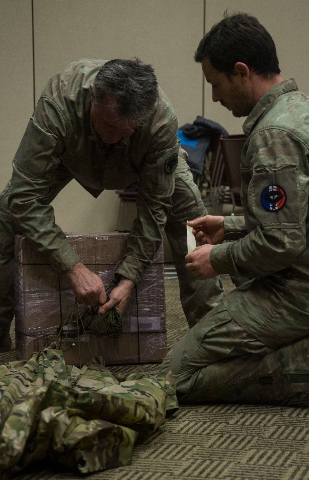 Combat Aviation Advisors teach French Air Force members at Emerald Warrior 20.1