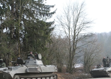 Bulgarian troops head into exercise