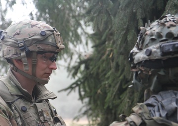 Polish Soldiers work with U.S. Soldiers