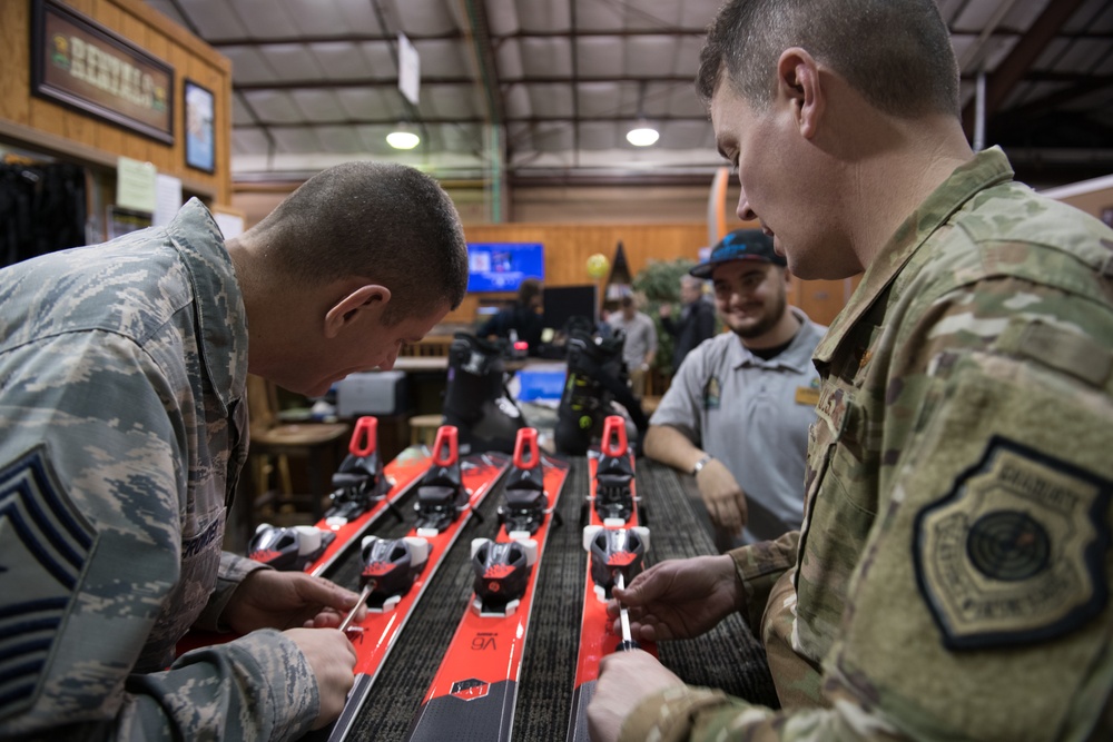 Leadership rounds at 60th Force Support Squadron services