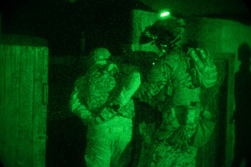 Creatures of the Night; 31st MEU MRF raid Bellows MOUT Town during RUTEX