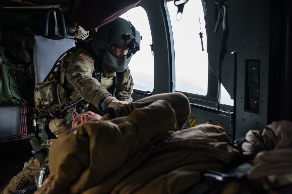 2/3 flight paramedic treats Polish Soldiers during Combined Resolve
