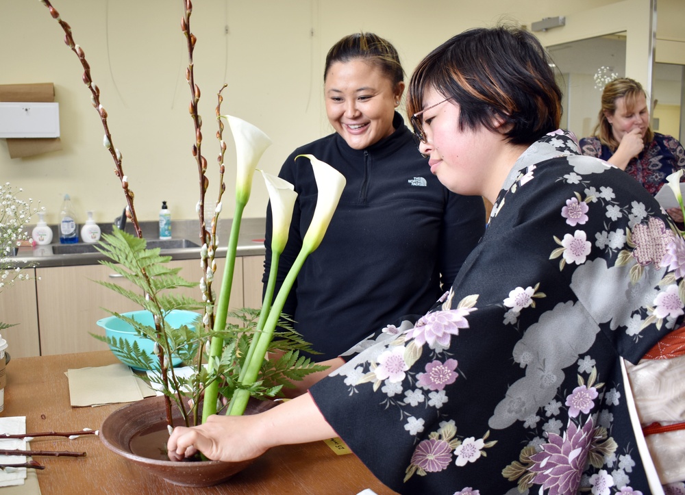 Camp Zama class teaches basics of ‘ikebana,’ the art of Japanese flower arranging