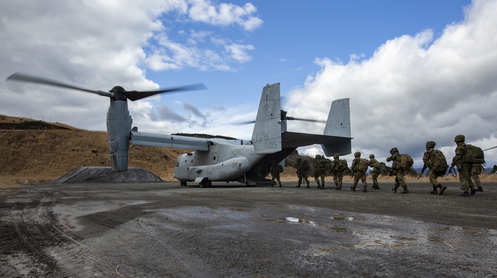 U.S. Marines, Japan Ground Self-Defense Force Conduct Vertical Assault training during Exercise Forest Light Western Army