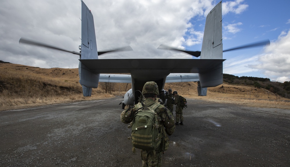 U.S. Marines, Japan Ground Self-Defense Force Conduct Vertical Assault training during Exercise Forest Light Western Army