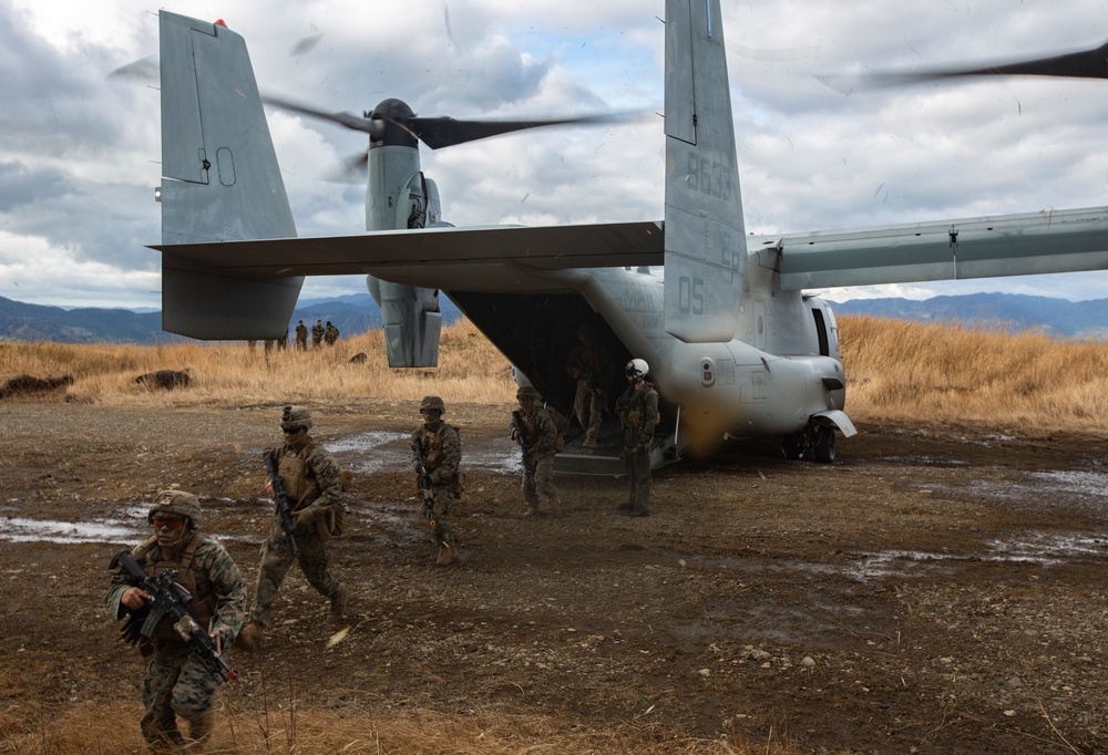 U.S. Marines, Japan Ground Self-Defense Force Conduct Vertical Assault training during Exercise Forest Light Western Army