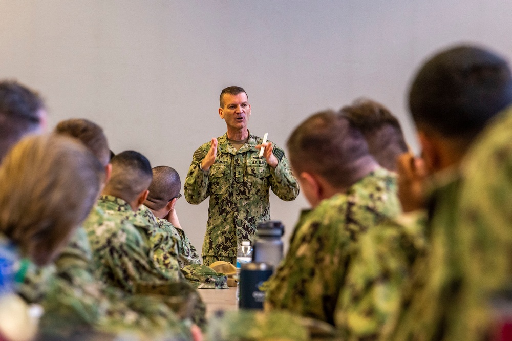 COMMANDER NAVY RESERVE FORCES COMMAND VISITS ROCKY MOUNTAIN NAVY