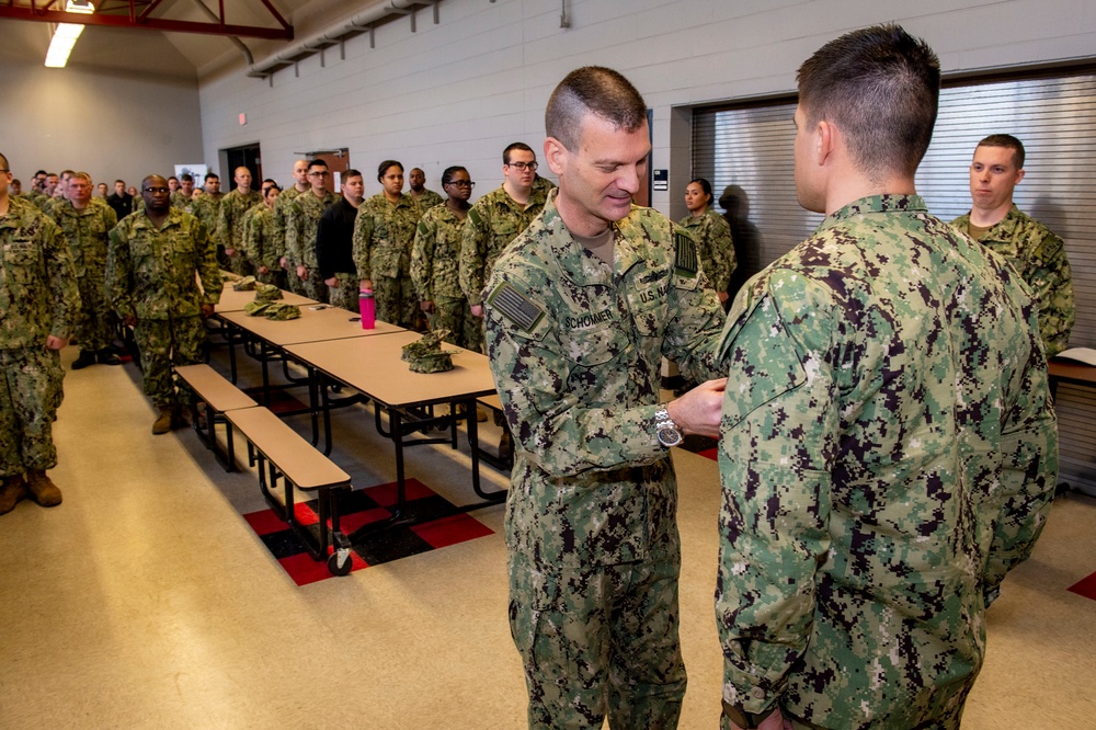 COMMANDER NAVY RESERVE FORCES COMMAND VISITS ROCKY MOUNTAIN NAVY