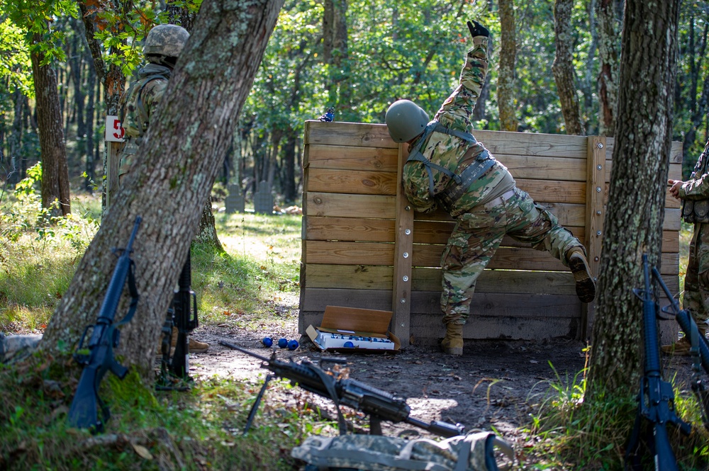 372nd Engineer Brigade qualify on M9 and HGQC