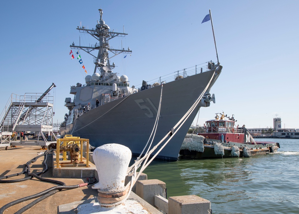 Arleigh Burke Departs for Sea Trials