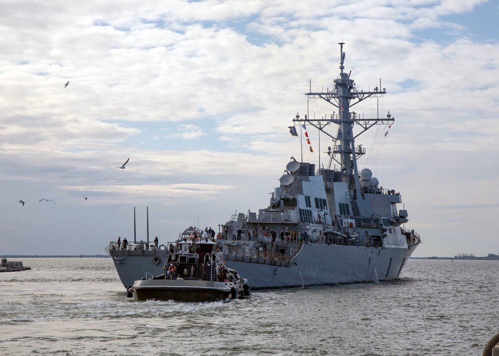 Arleigh Burke Departs for Sea Trials