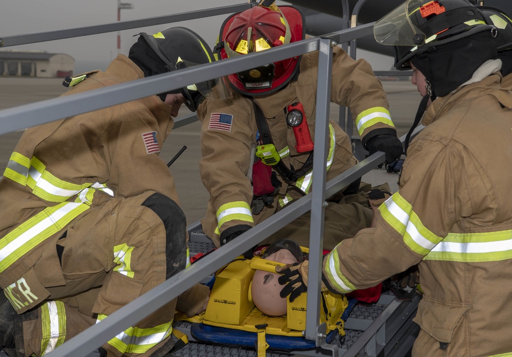 726th AMS conducts fall protection exercise
