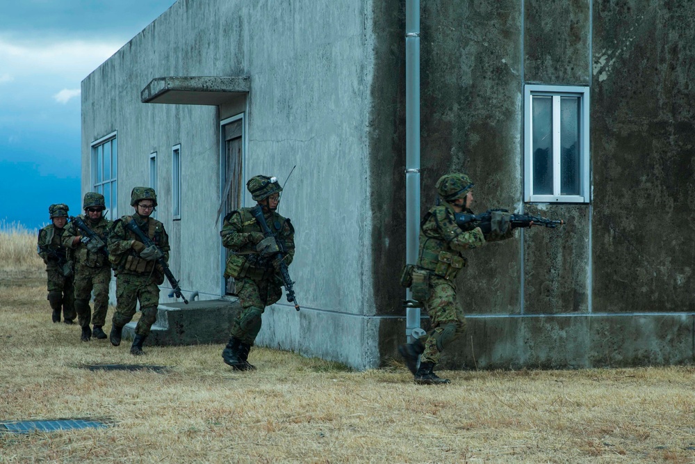 U.S. Marines, Japan Ground Self-Defense Force teach room clearing techniqes during Exercise Forest Light Western Army