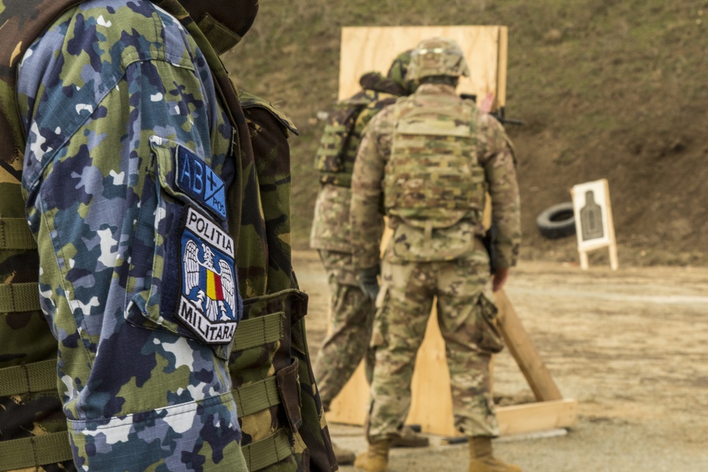 Soldiers with the 382nd Military Police Detachment and Romanian armed forces train together