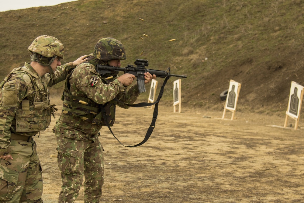 Soldiers with the 382nd Military Police Detachment and Romanian armed forces train together