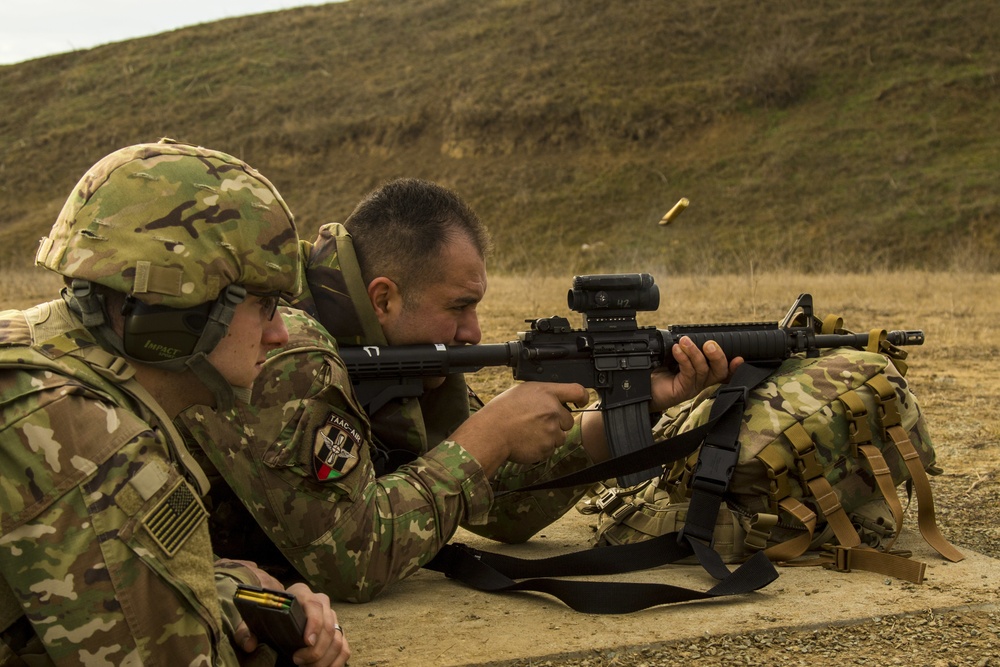 Soldiers with the 382nd Military Police Detachment and Romanian armed forces train together