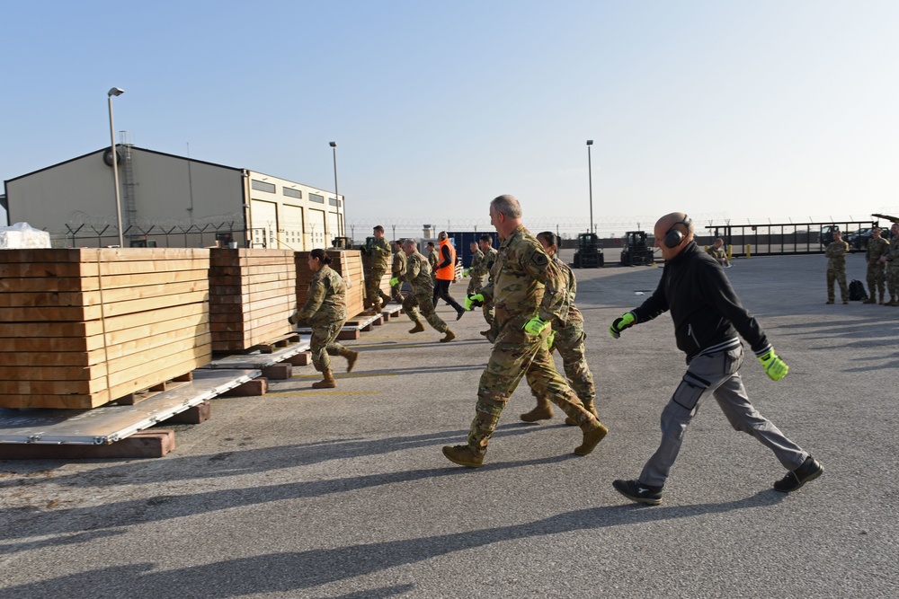 USAF Expeditionary Center leadership visits 724th AMS