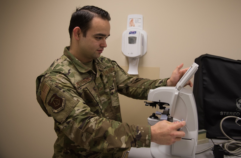 Eyes on it: optometry clinic ensures mission readiness