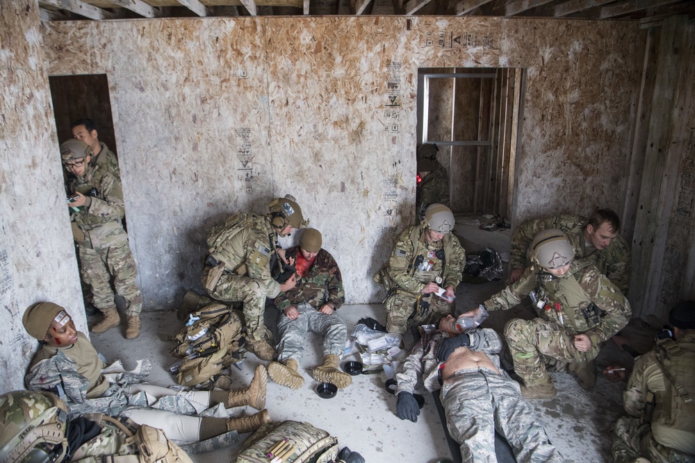 DAGRE, Combat medics participate in EW 20-1 Mass Casualty scenario