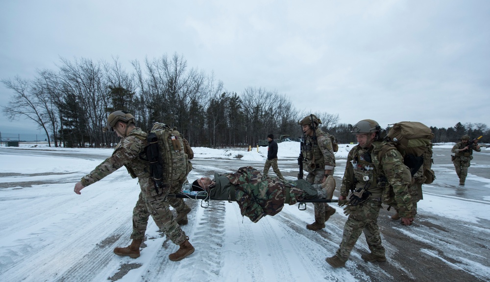 DAGRE, Combat medics participate in EW 20-1 Mass Casualty scenario