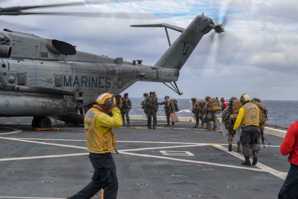 USS Green Bay (LPD 20) Flight Operations