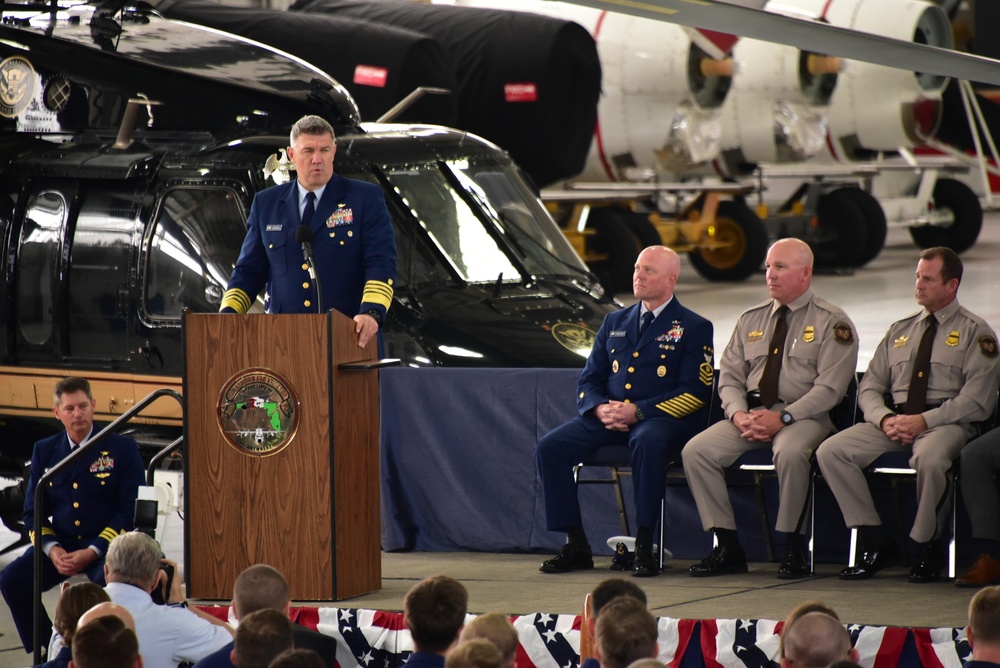 Coast Guard commandant, Acting DHS Secretary present awards to Hurricane Dorian first responders