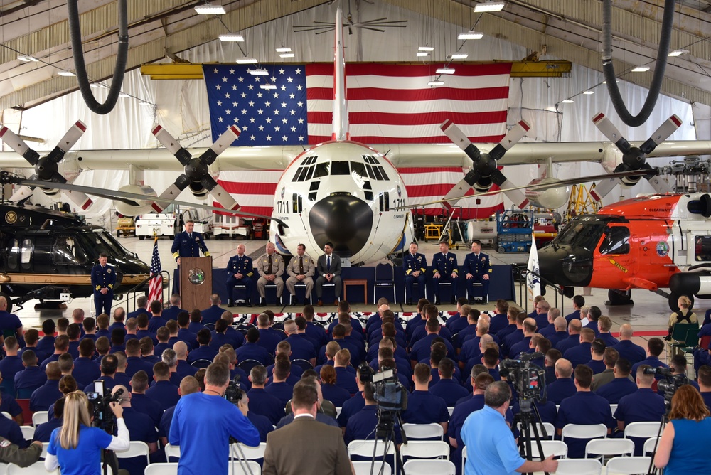 Coast Guard commandant, Acting DHS Secretary, present awards to Hurricane Dorian first responders